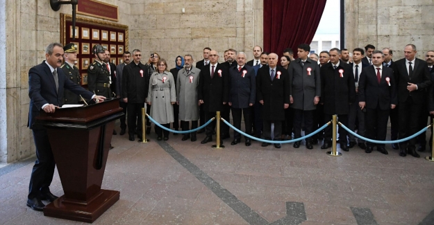 Bakan Özer, Öğretmenlerle Anıtkabir'i Ziyaret Etti