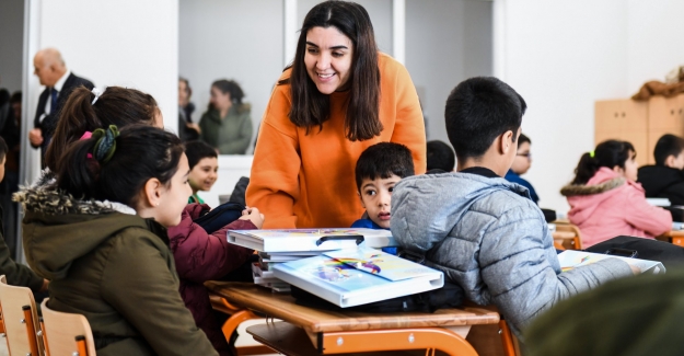 MEB, Depremzede Öğrencilere Ders Kitabı, Yardımcı Kaynak Ve Kırtasiyeden Oluşan Eğitim Seti Göndermeye Başladı