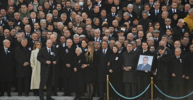 Akşener, Deniz Baykal İçin Düzenlenen Törene Katıldı