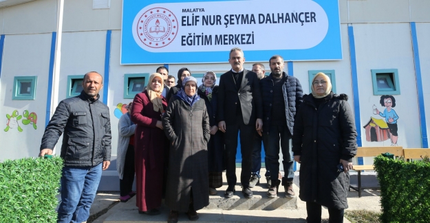 Bakan Özer Depremde Hayatını Kaybeden Elif Nur Şeyma Dalhançer'in Adının Verildiği Okulu Ailesiyle Birlikte Ziyaret Etti