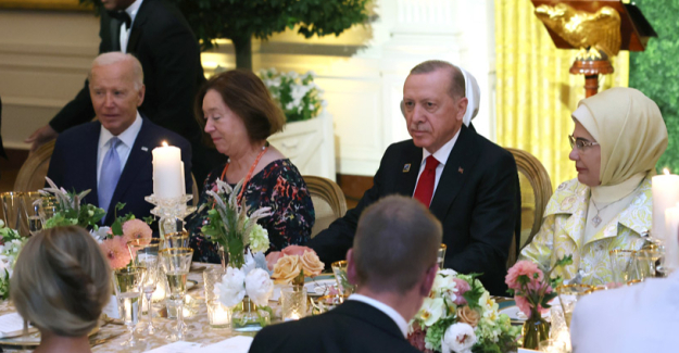 Cumhurbaşkanı Erdoğan, NATO Devlet ve Hükûmet Başkanları Zirvesi Akşam Yemeğine Katıldı