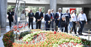 Dervişoğlu'ndan Demirel'in Anıt Mezarına Ziyaret